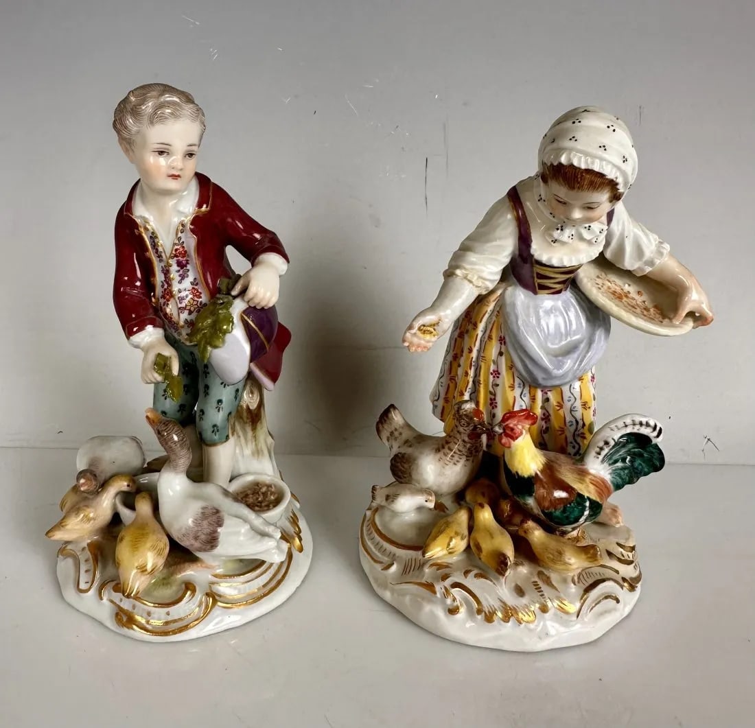 A PAIR OF MEISSEN FIGURES: First quality cross swords mark. Measures5.5 inches high. In overall good antique condition.Estimate $1500-2000