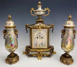 A FINE CHINOISERIE FRECH PARIS PORCELAIN &BRONZE CLOCK