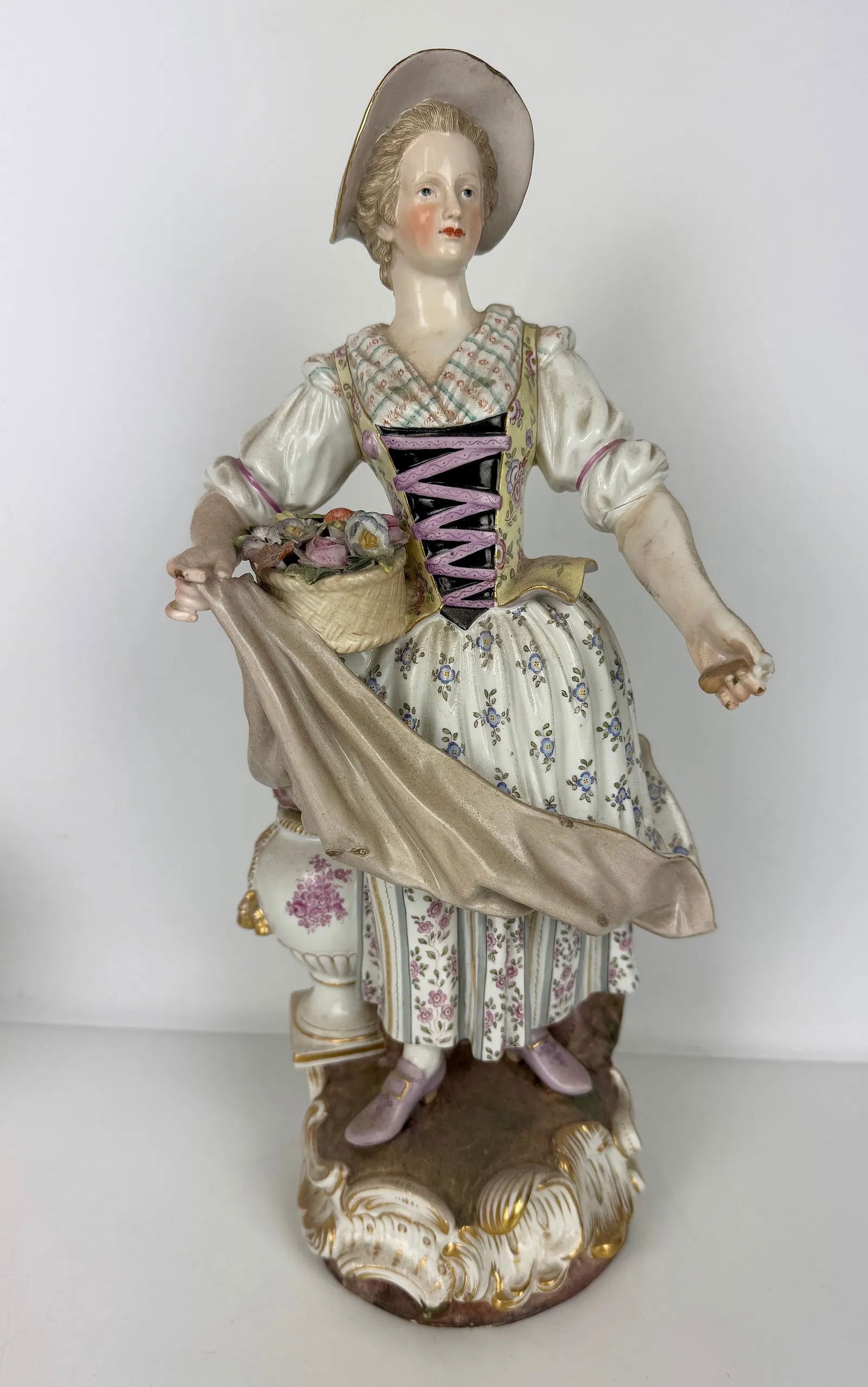 A LARGE 19TH C. MEISSEN GARDENER (1 of 5)
