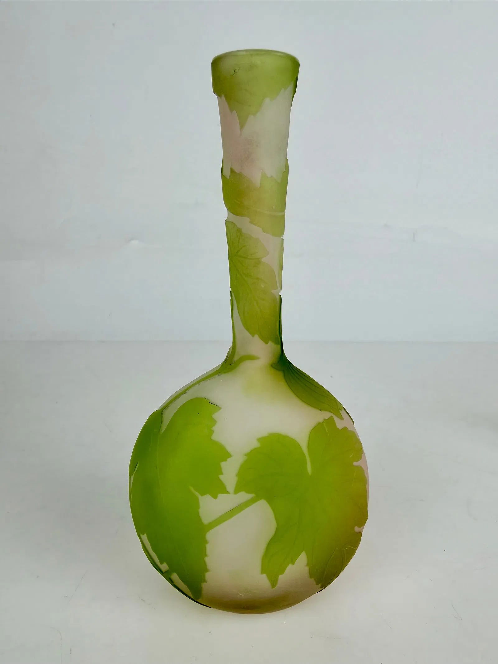 GALLE ART GLASS CIRCA 1900: Signed Galle. Measures 5.5 inches h. In good condition. Estimate $800-1009