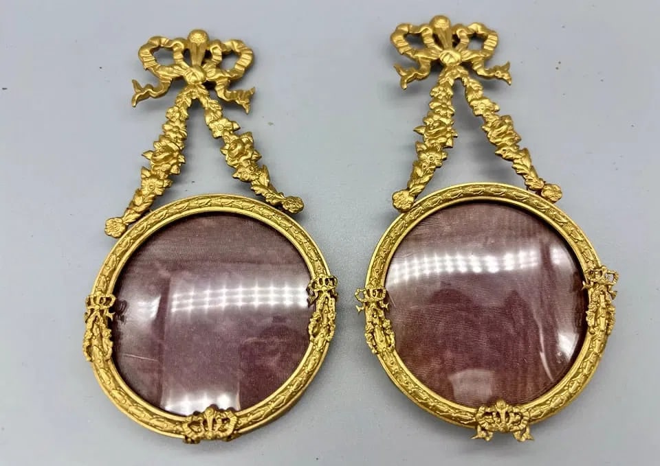 A PAIR OF ORMOLU PICTURE FRAMES - 2