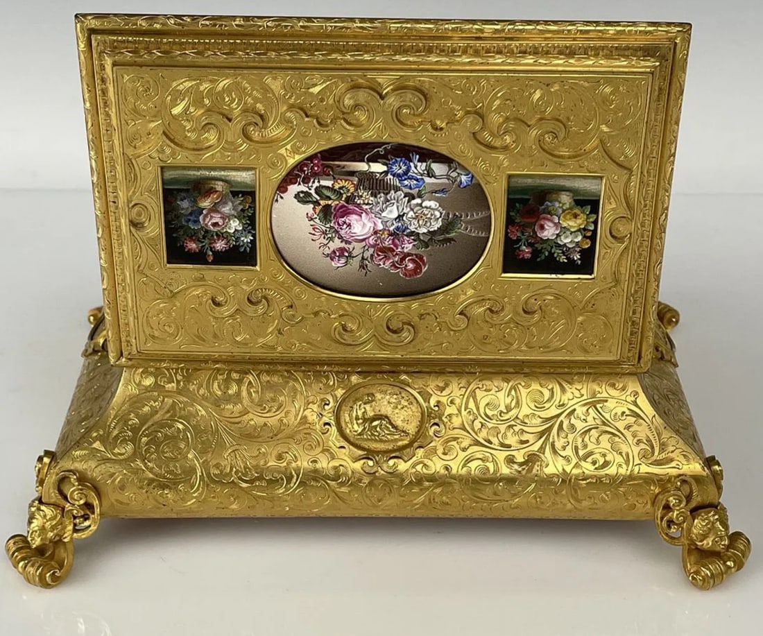 A MAGNIFICENT MICRO MOSAIC MOUNTED ORMOLU BOX - 3