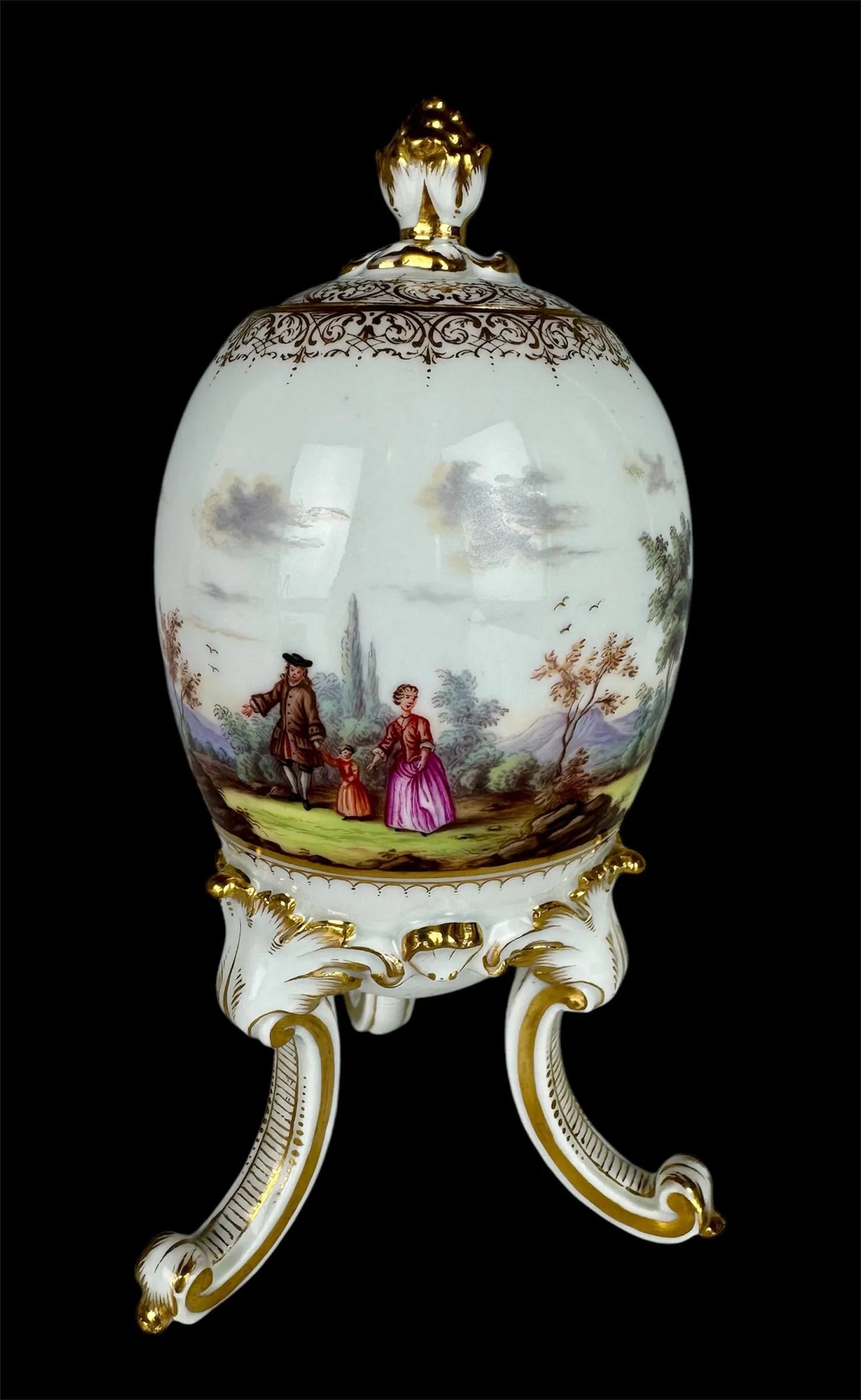 19TH C. MEISSEN EGG: Measures 6 inches Tall. In good condition. Estimate $1000-1200