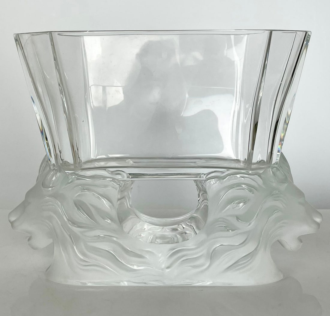 LALIQUE DOUBLE LION HEAD VASE (1 of 4)