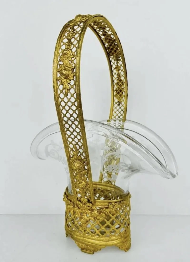 ORMOLU ANT BACCARAT CRYSTAL BASKET: Circa 1900. Measures 8.5 inches high. In good condition.Estimate $1.500-2.000