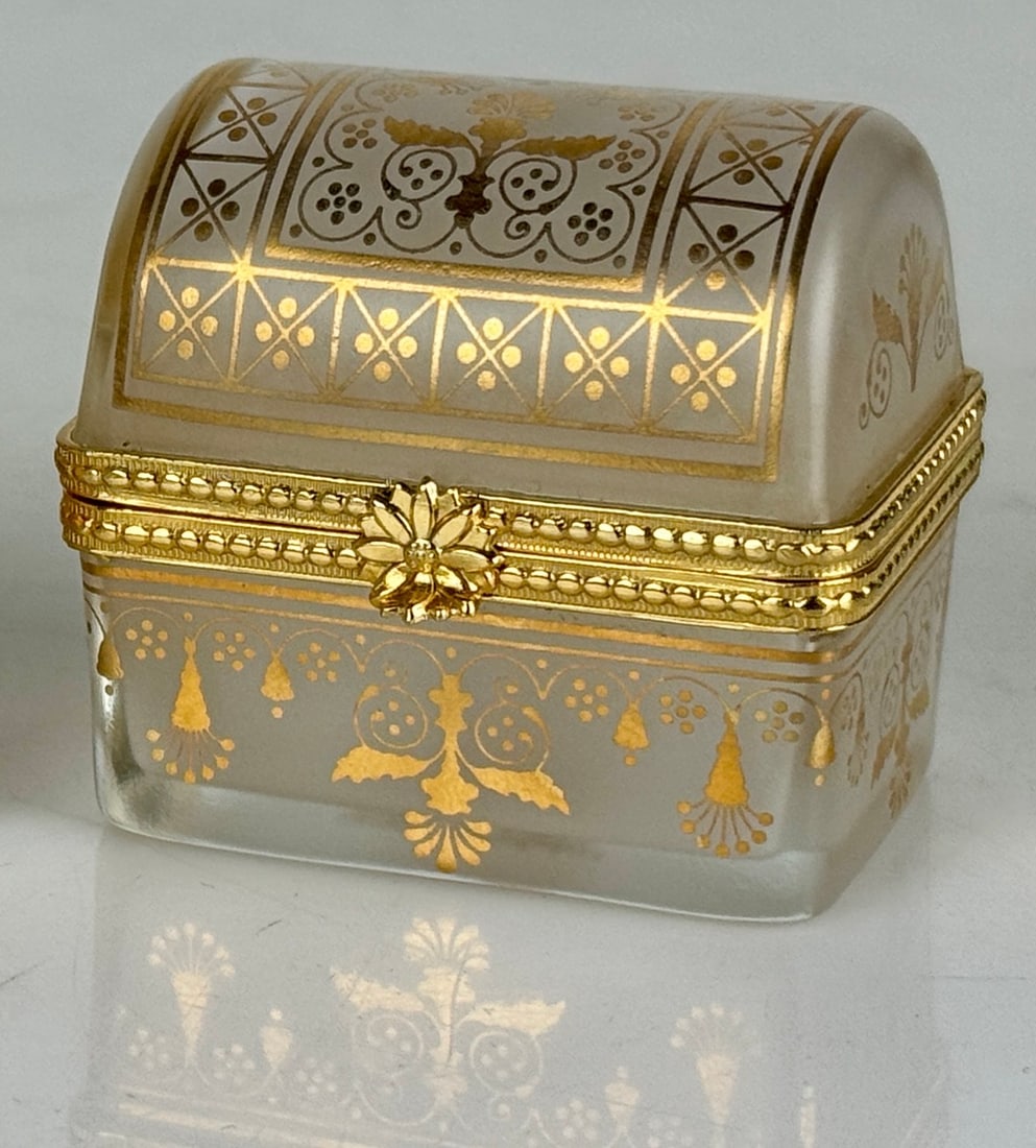 GILT OPAQUE OPALINE BOX: Made for Estée Lauder. Measures 2”x2”x3”. In excellent condition. Estimate $800-100