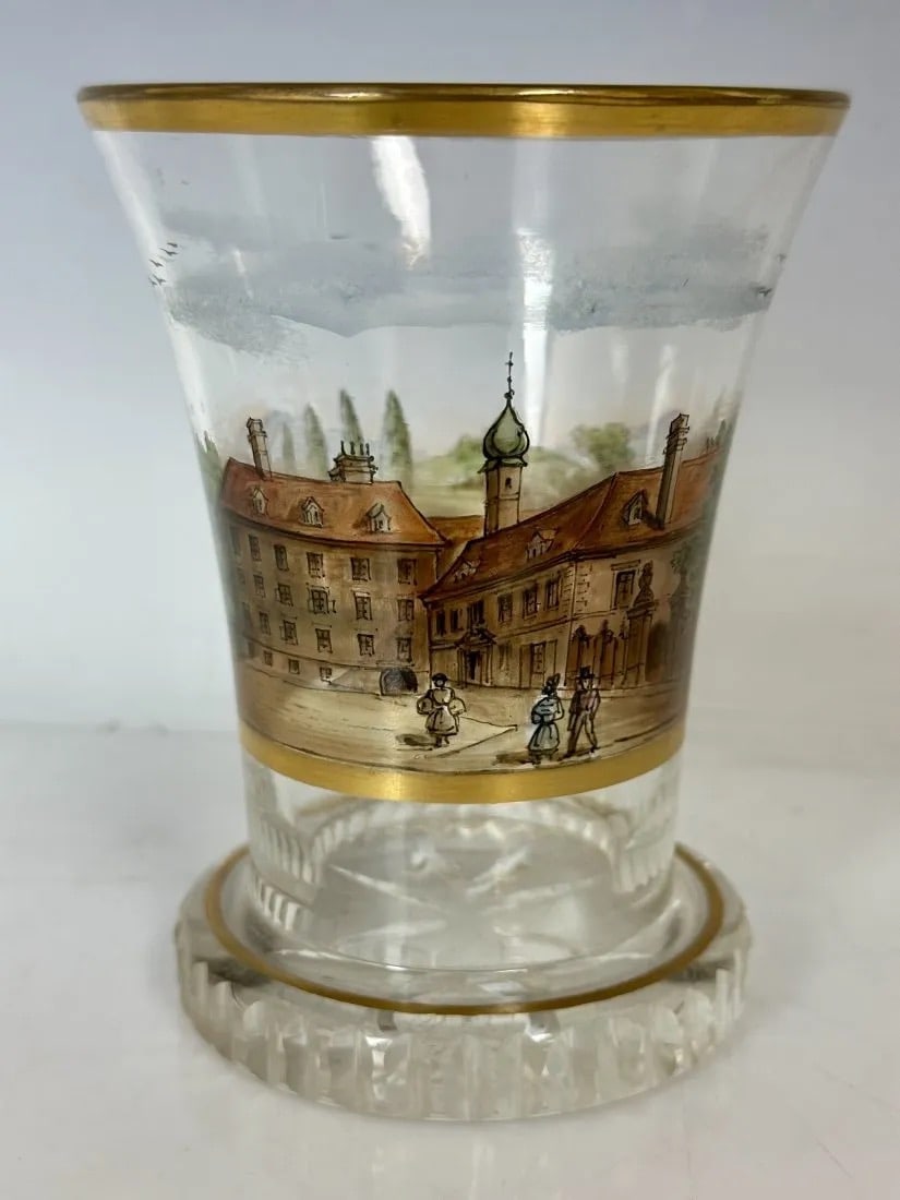 A MAGNIFICENT GILT AND ENAMELLED VIENNA GLASS BEAKER: Circa 1880. Measures 6 inches high. In good condition. Estimate $1.000-1.200