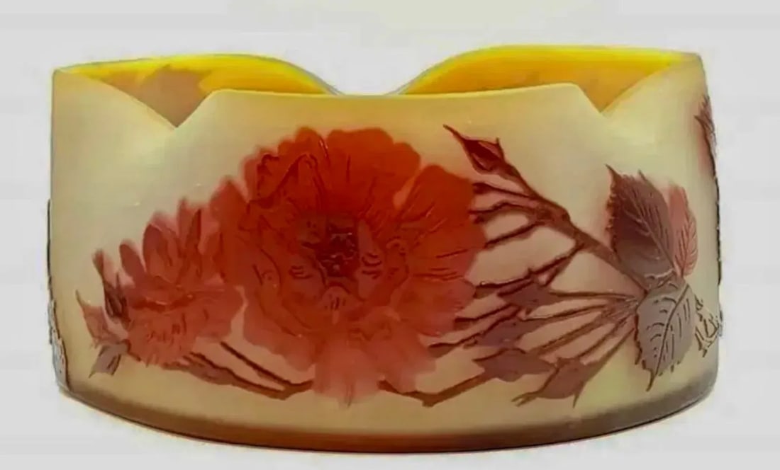 ANTIQUE EMILE GALLE BOWL: Circa 1900. Signed Galle , Measures 6 inches diameter x 3 inches high. In good condition. Estimate $2.000-2.500