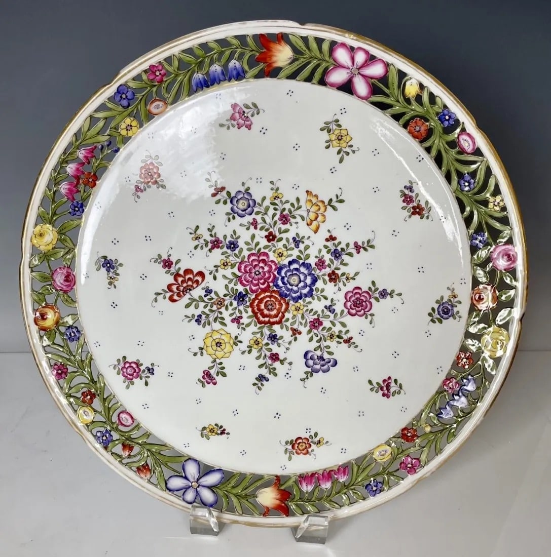 A LARGE DRESDEN PORCELAIN PLATTER: Circa 1900. Measures 14 inches diameter. In good condition. Estimate $200-300