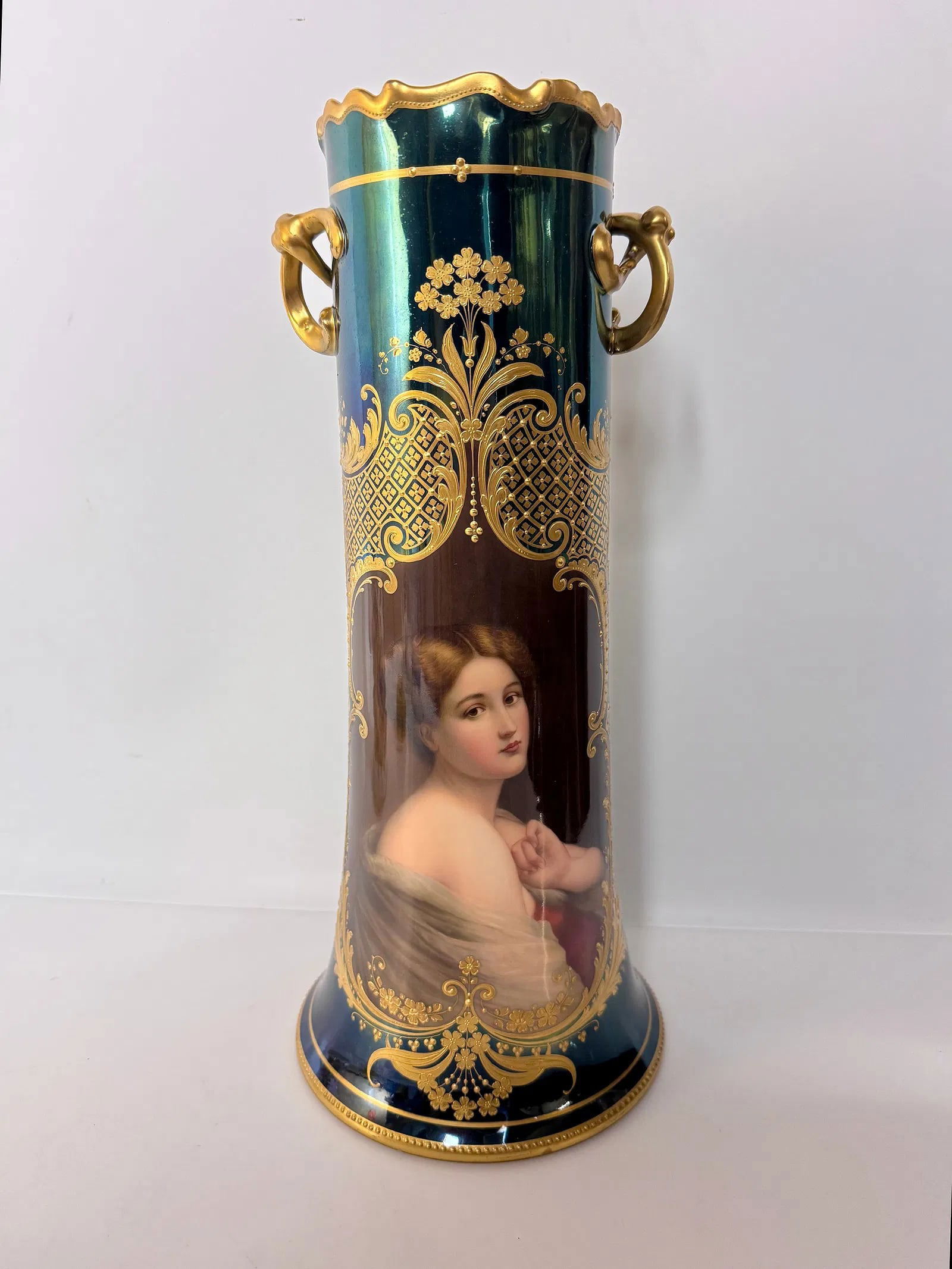 A LARGE ROYAL VIENNA PORTRAIT VASE: Circa 1900. Measures 15 inches tall. Estimate $2000-2500