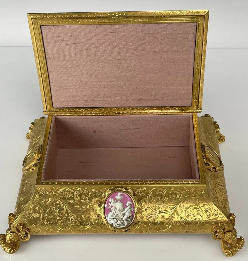 A MAGNIFICENT MICRO MOSAIC MOUNTED ORMOLU BOX - 5