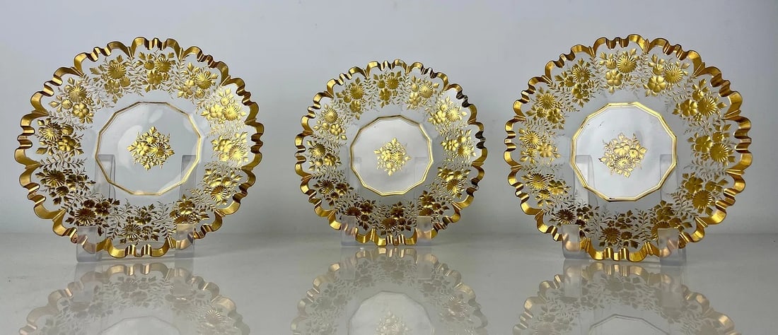 SET OF 3 GILT MOSER GLASS DISHES: Circa 1900. Measure 6.75 inches , in good condition, one with small chips. Estimate $150-200