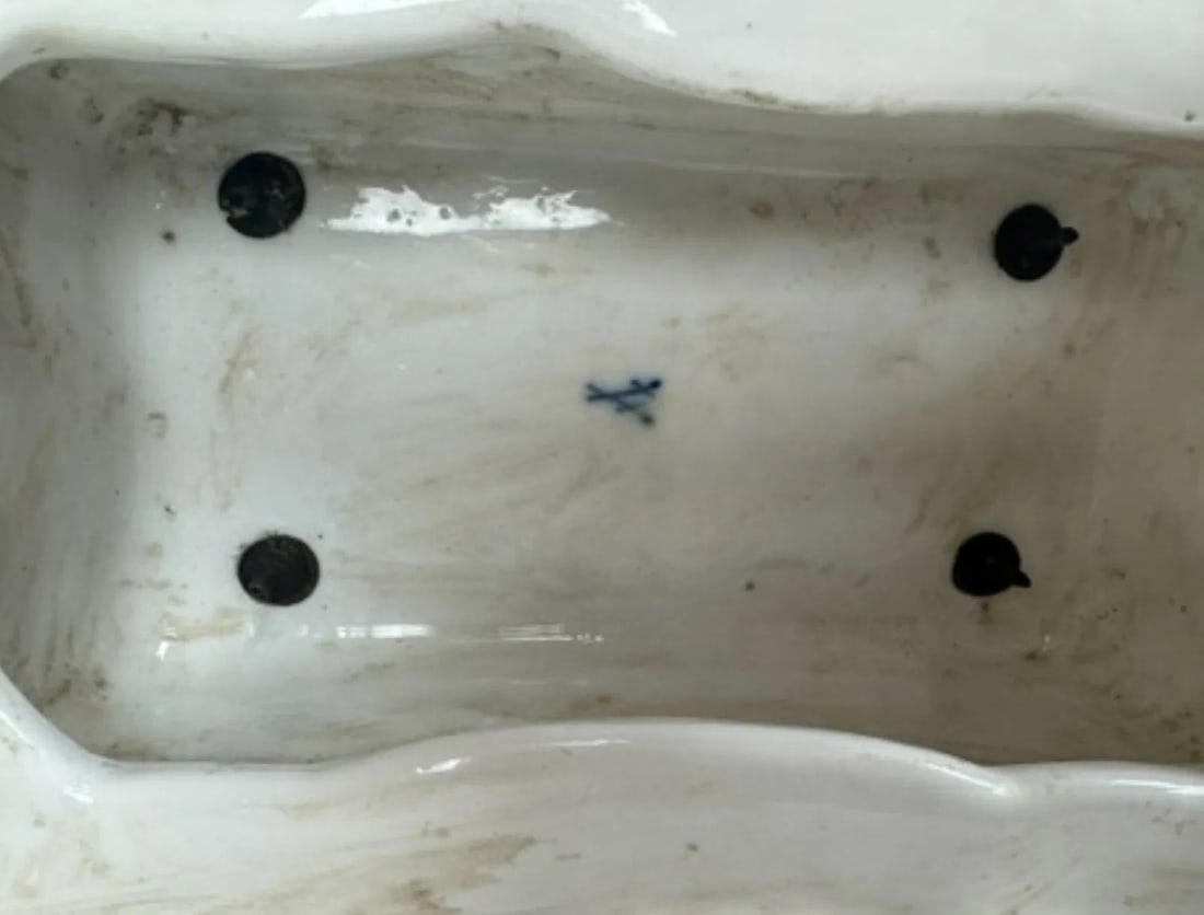 19TH C. MEISSEN CLOCK SET - 7