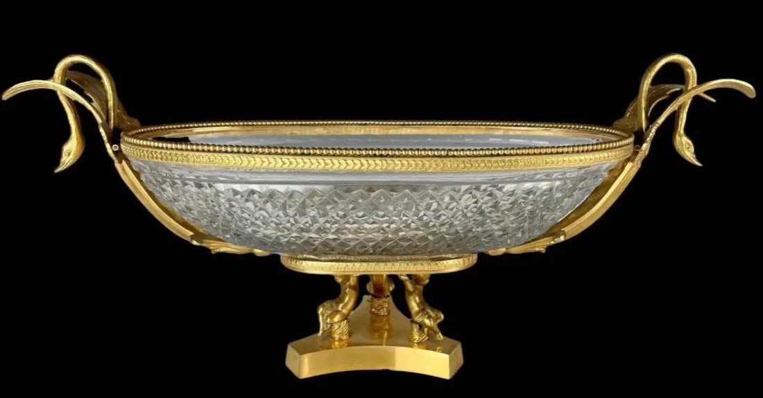 A VERY LARGE ORMOLU MOUNTED BACCARAT STYLE CRYSTAL CENTERPIECE: Circa 1920. Measures 25 inches long, 8 inches tall. In good condition.Estimate $1500-2000