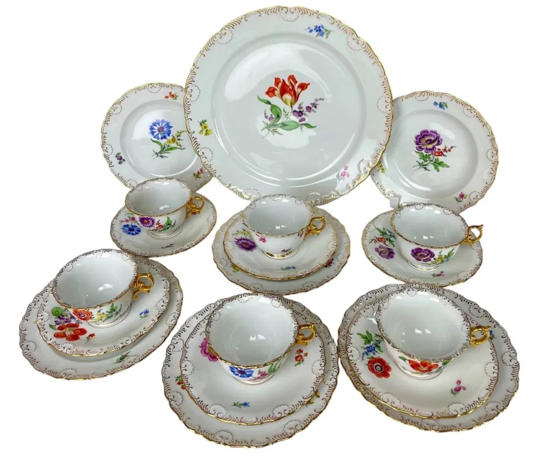 SET OF 6 MEISSEN CUP AND SAUCERS & CAKE PLATE & LARGE SERVING PLATTER: Circa 1900. All First quality. Saucers 6 inches d. Large platter 12 inches d. All in excellent condition.Estimate $1800-2000