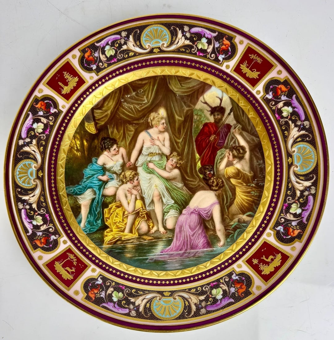 ROYAL VIENNA PLATE: Circa 1824. Measures 9.5 inches d. In excellent condition. Estimate $1000-1200