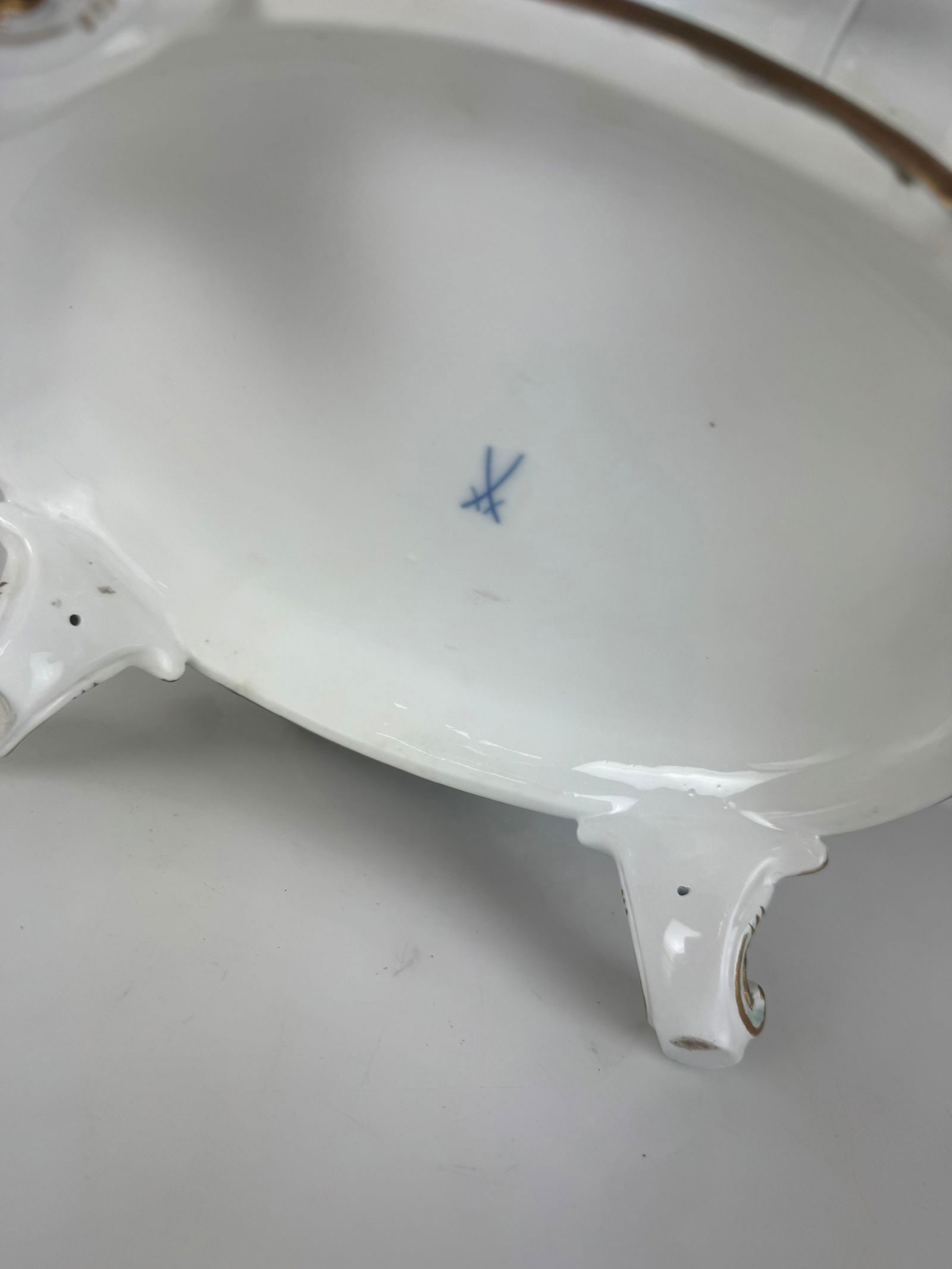 A LARGE GERMAN PORCELAIN TUREEN - 5