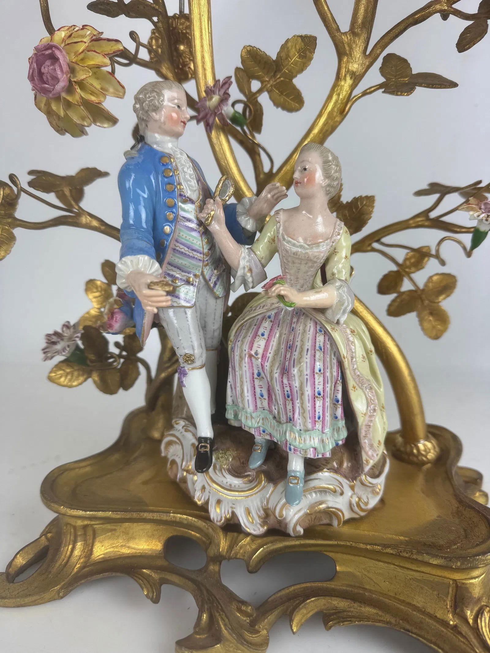 A LARGE ORMOLU MOUNTED MEISSEN CLOCK - 2