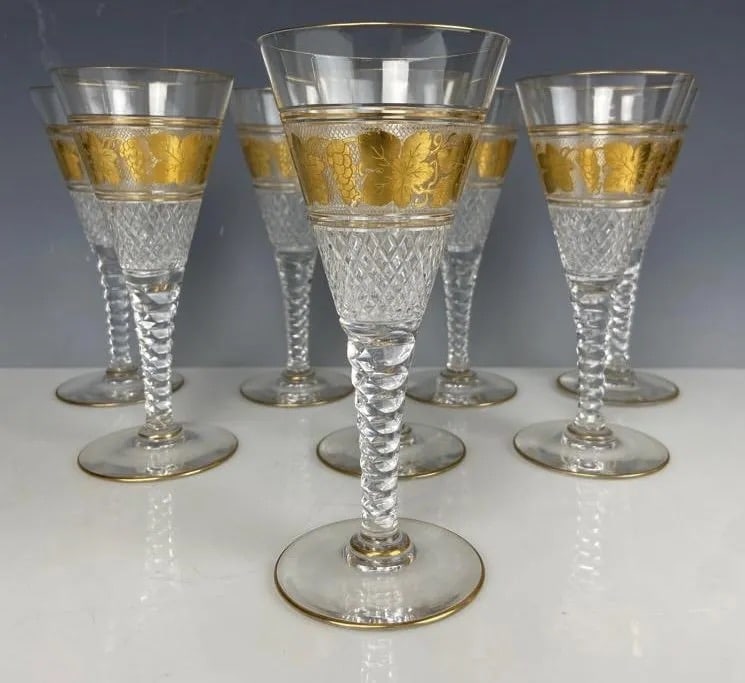 A SET OF 7 GILT ST VAL LAMBERT WINE GLASSES 8.5 inches HIGH: Circa 1940. Measure 8.5 inches high. Unsigned. Good condition. Estimate $1.400-2.000