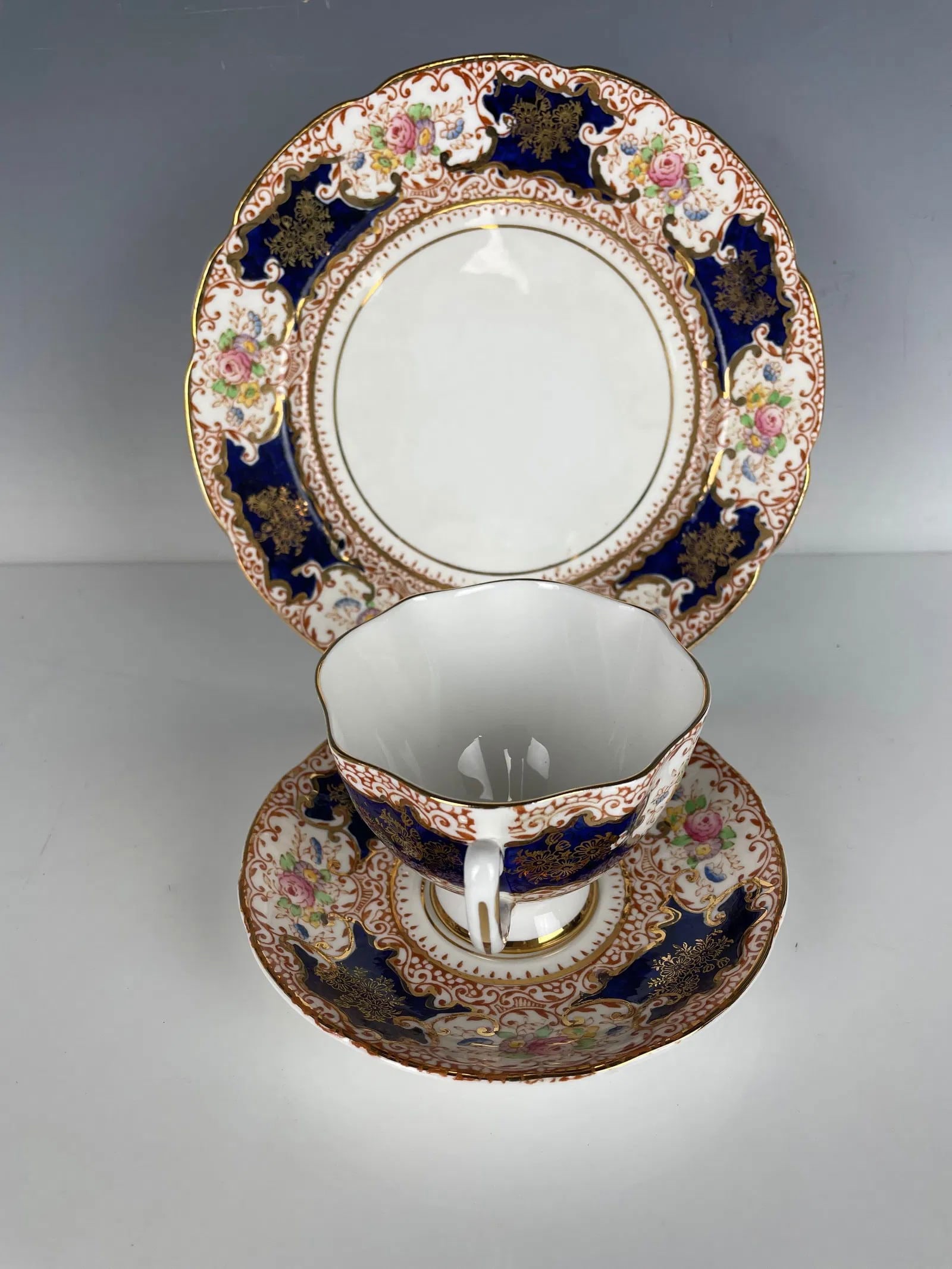 ENGLISH PORCELAIN CUP AND SAUCER & CAKE PLATE SALISBURY: Saucer measures 5.5 inches d. Plate 8.25 inches D., cup 3.5 inches h. In excellent condition. Estimate $500-600
