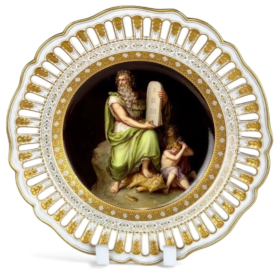 A MAGNIFICENT MASTER PAINTED RETICULATED MEISSEN PLATE: Circa 1880. Measure 9.25 inches D. In excellent condition. Estimate $8000-10000