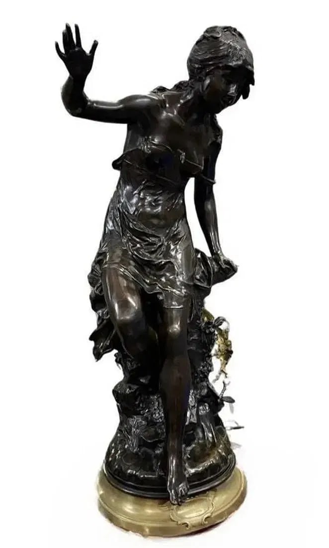 A PALATIAL BRONZE SCULPTURE SIGNED MOREAU: Circa 1880. Measures 34 inches tall. Very nice antique patina. Estimate $15.000-20.000