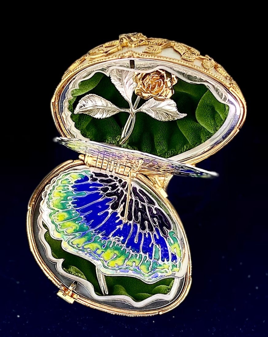 IMPERIAL FABERGE STERLING SILVER EGG: Limited edition 499/750. Estimate $2500-3000