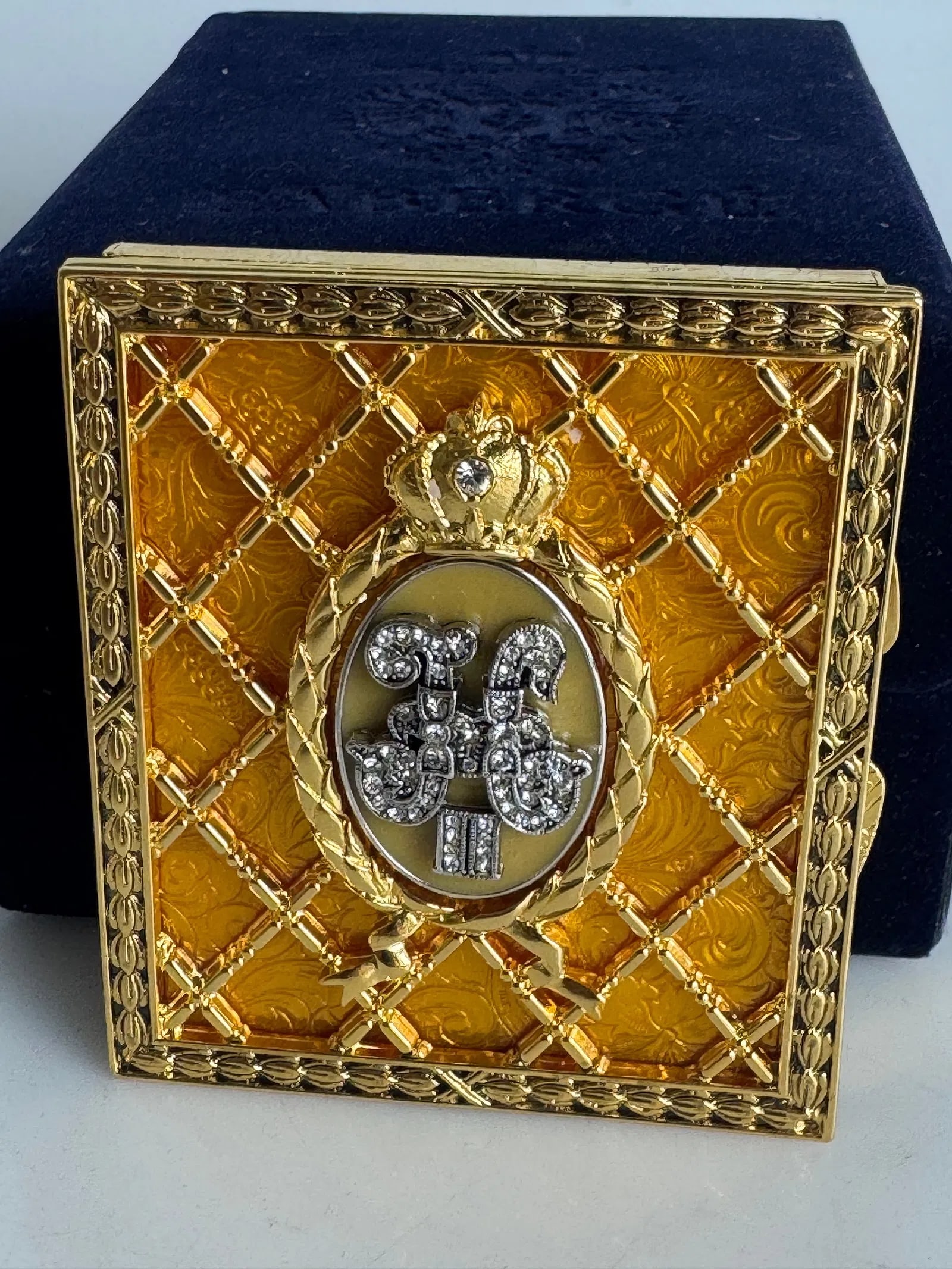 IMPERIAL FABERGE JEWELED PICTURE FRAME: In good condition. Estimate $800-1000