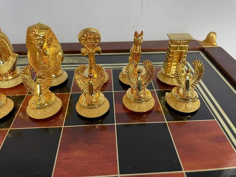 FRANKLIN MINT TUTANKHAMON CHESS SET - 6