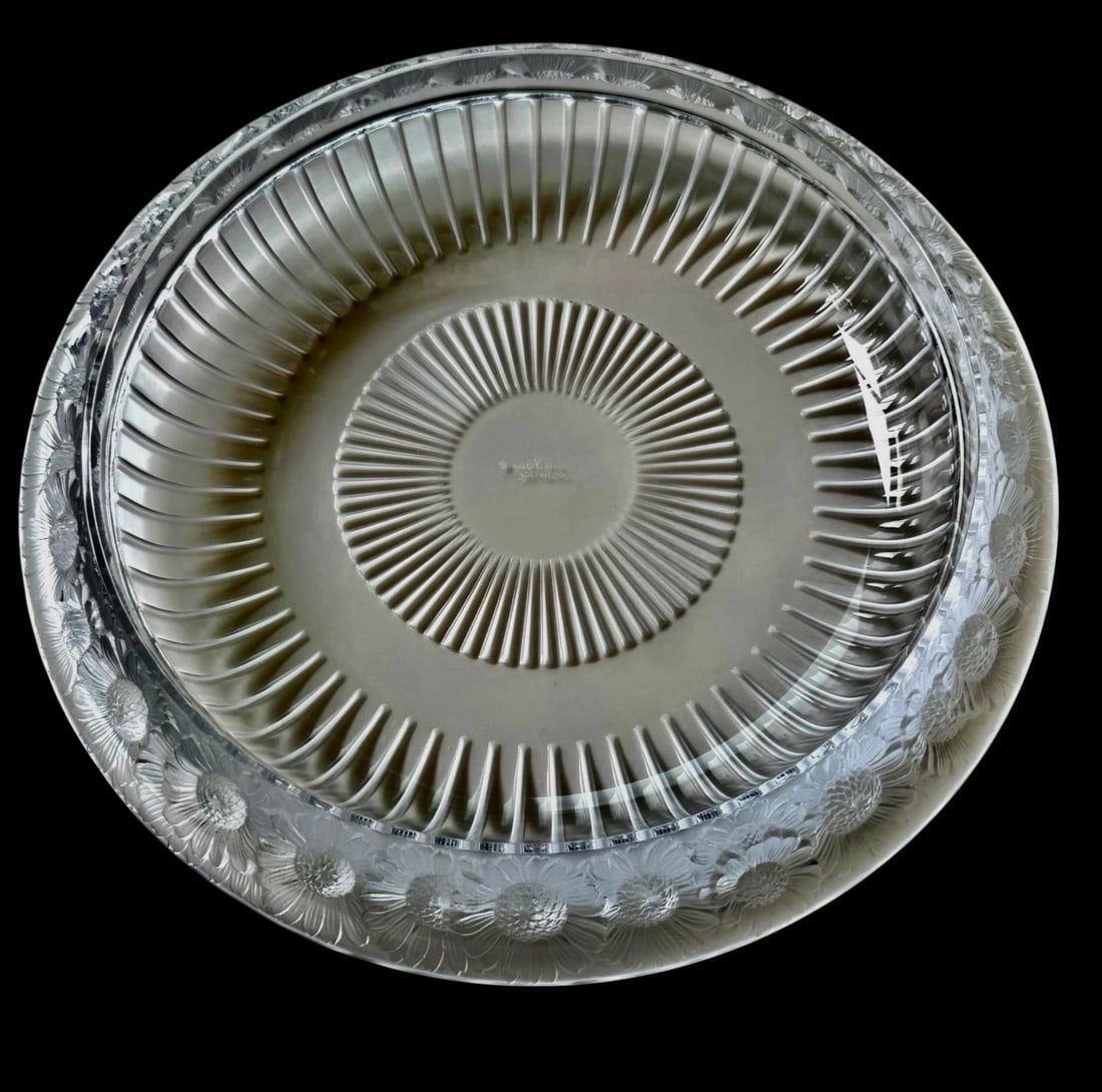 LALIQUE MARGUERITES BOWL: Lalique Marguerites Presentation Centerpiece Daisy bowl. Measures 14 inches D. In excellent condition. Estimate $1000-1200