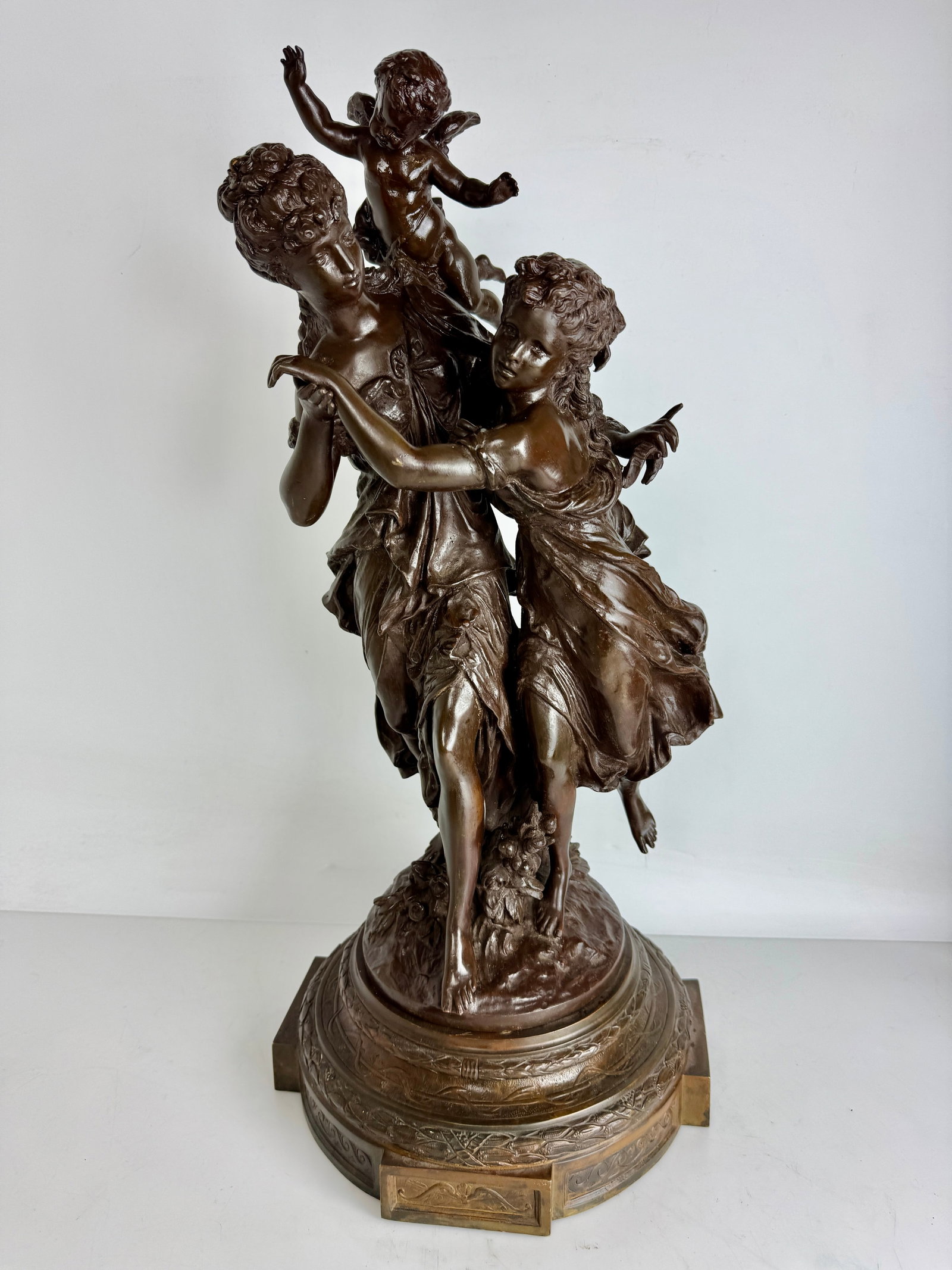 LARGE ANTIQUE BRONZE SCULPTURE SIGNED MOREAU (1 of 6)