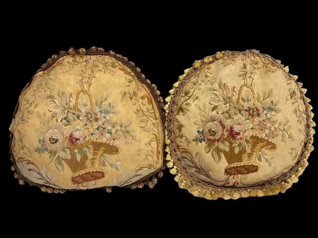 A PAIR OF ANTIQUE TAPESTRY PILLOWS: Good used condition, Measure 17x 17 inches. Estimate $1.200-1.500