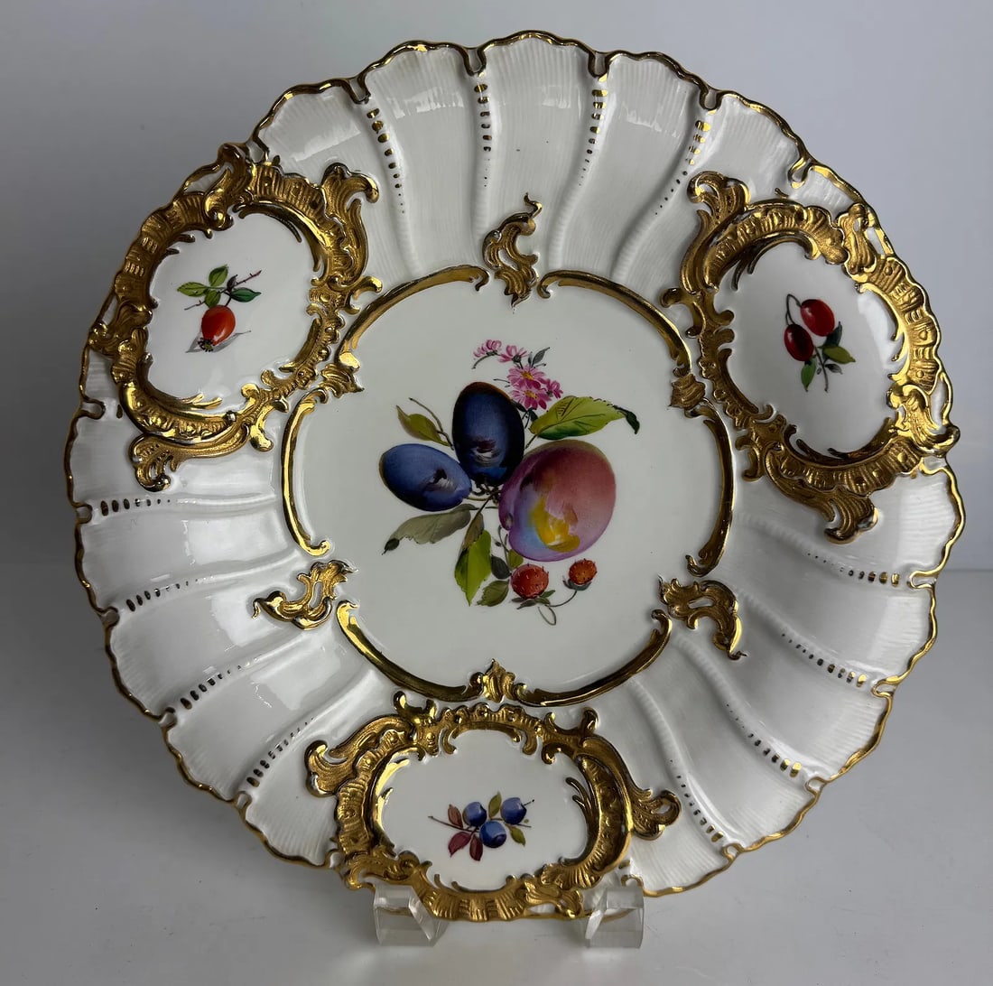 A LARGE 19TH C. MEISSEN PLATE (1 of 5)