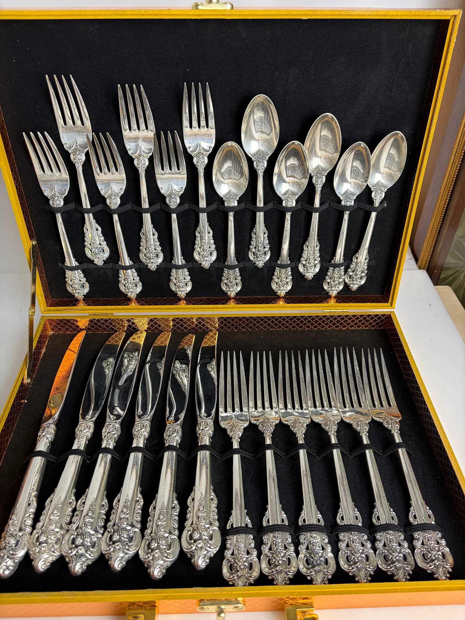 A STERLING SILVER CUTLERY SET FOR 6 BY WALLACE: Total 24 pcs. In a fitted box. Total weight 1145 grams. Estimate$3000-3500