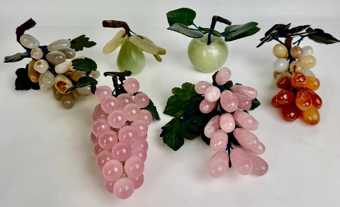 CHINESE JADE AND HARD STONE FRUITS: Bunch of fruits in good condition. Estimate $600-800