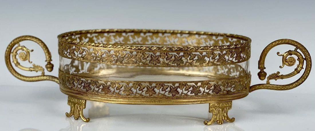 EMPIRE STYLE DORE BRONZE AND BACCARAT GLASS BOWL: Circa 1900. Measures 14 inches . In good condition. Estimate $1.500-2.000