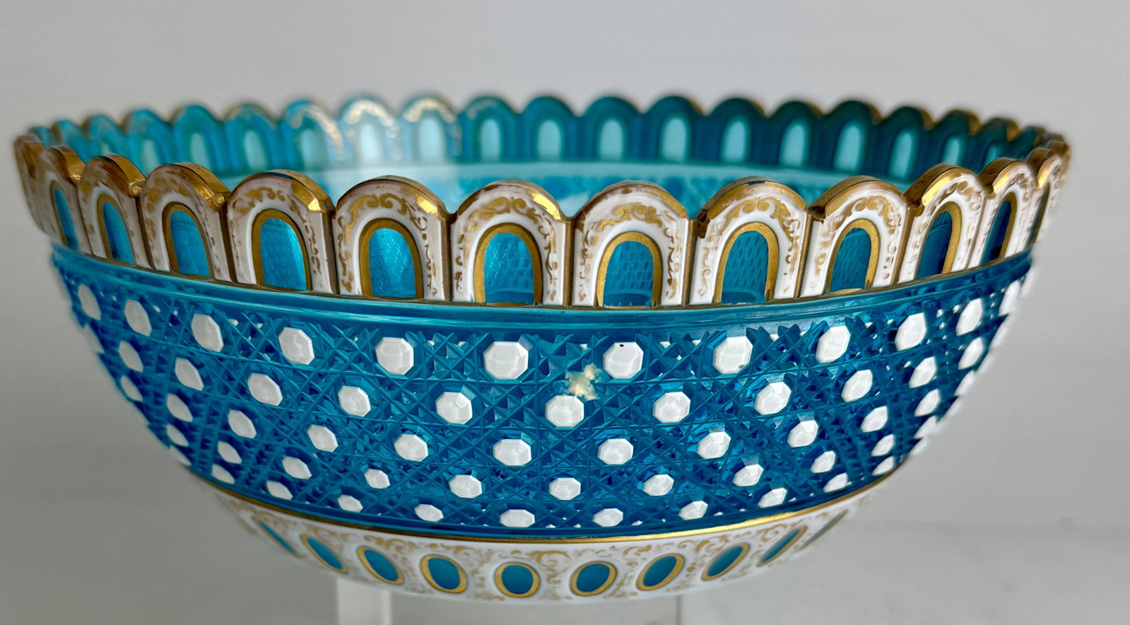 19TH C. MOSER BOWL: Measures 8” d. In excellent condition. Estimate $500-600