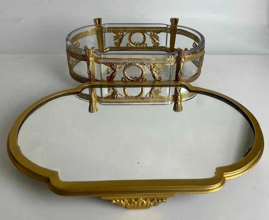 A MAGNIFICENT ORMOLU MOUNTED BACCARAT CENTREPIECE WITH PLATEAU - 4