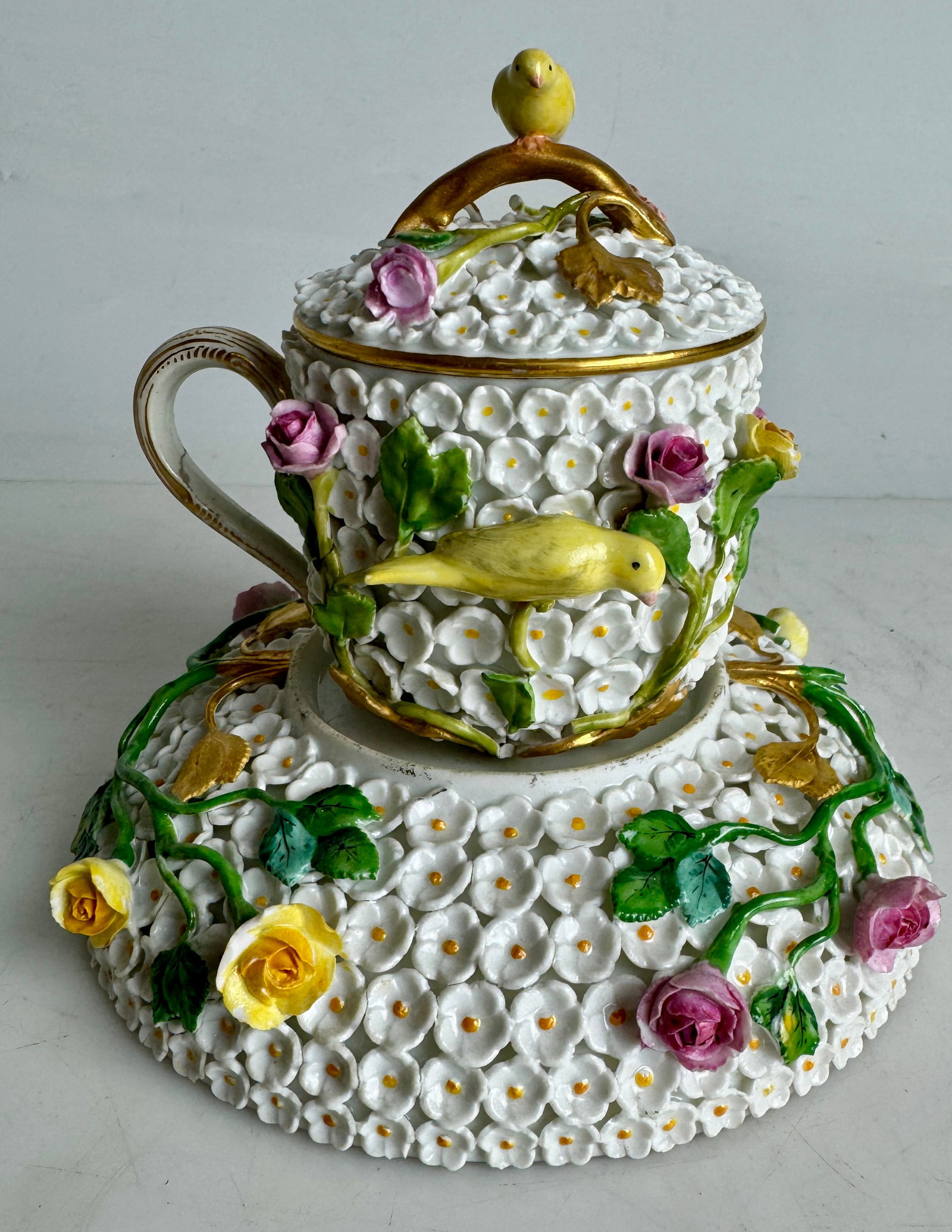 19TH C. MEISSEN SNOWBALL LIDED CUP AND SAUCER