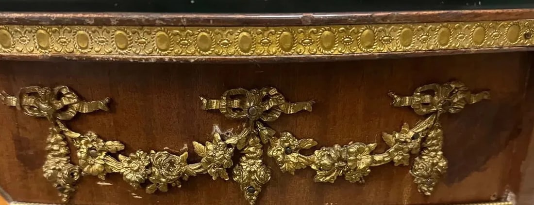 LOUIS XVI STYLE ORMOLU MOUNTED MARQUETRY TOP TABLE - 3