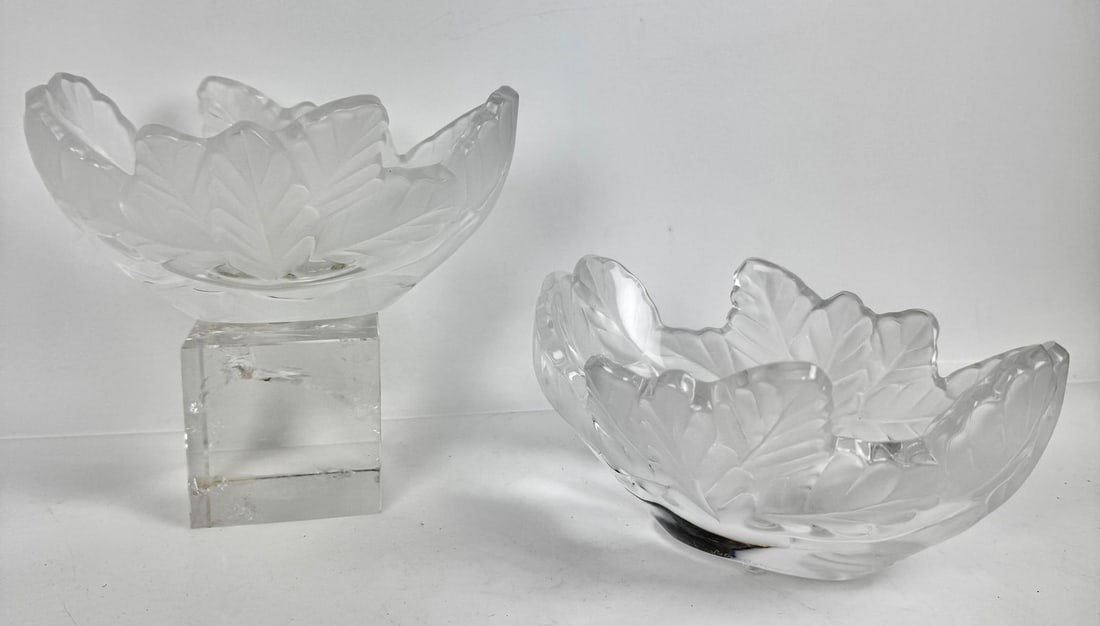 A PAIR OF LALIQUE FROSTED CRYSTAL BOWLS: Measure 7.5 inches long x 6.75 inches Wide, 4 inches high. In very good condition. Estimate $1000-1200