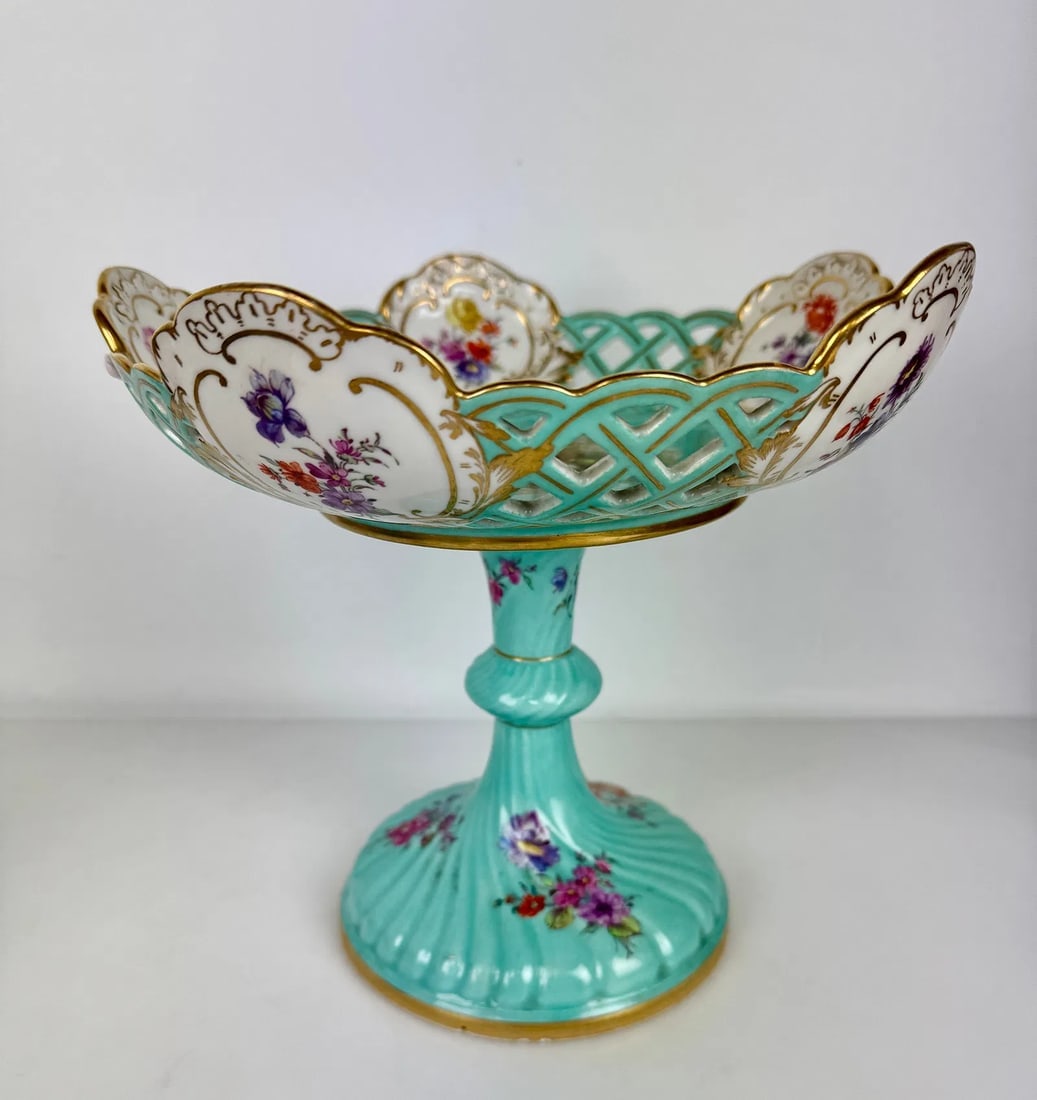 19Th c. MEISSEN CAKE STAND: Measures 10 inches D. In good condition. Estimate $800-1009