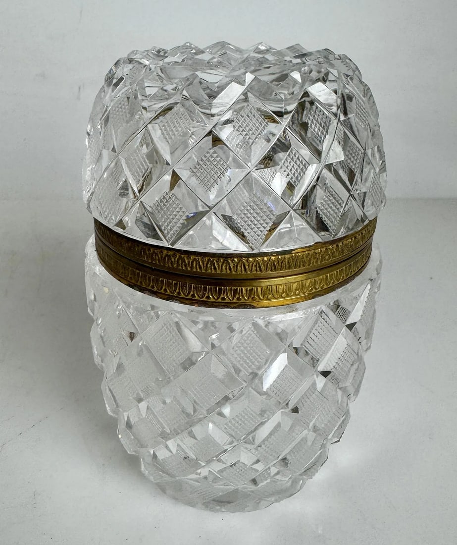 ORMOLU MOUNTED BACCARAT CRYSTAL BOX: Measures 4.2 inches high. In good condition. Estimate $600-800