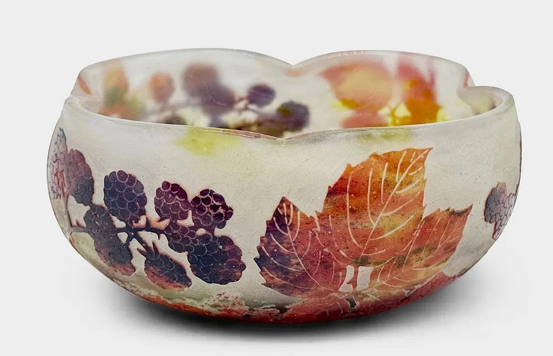 DAUM NANCY GLASS BOWL: Circa 1900. Measures 5.5 inches d., 3 inches high. In good condition. Estimate $800-1000