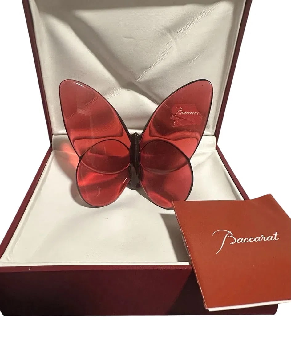 BACCARAT BUTTERFLY: In original Baccarat presentation box. In excellent condition. Estimate $300-400