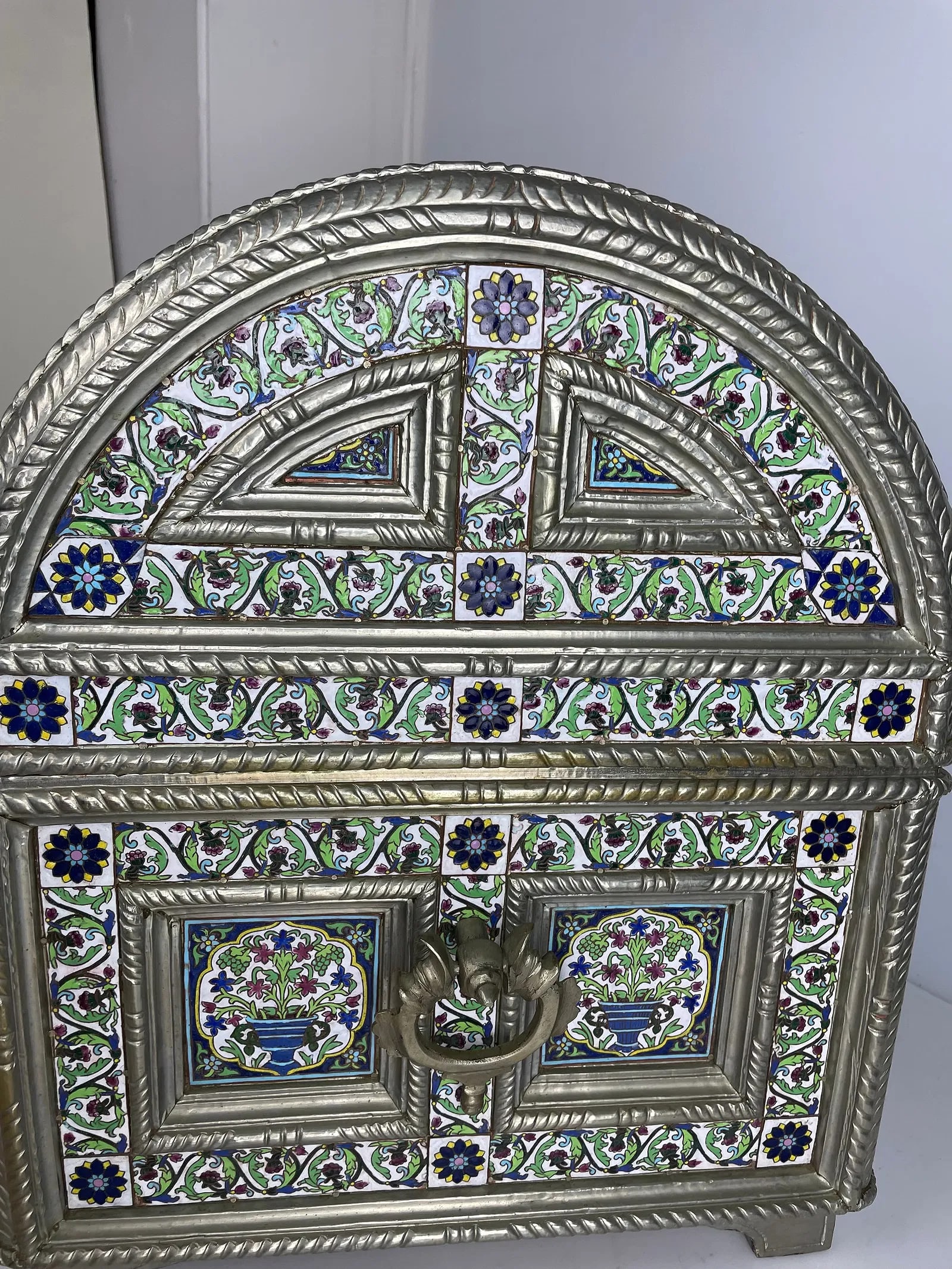 A LARGE ISLAMIC ENAMELLED BOX - 4