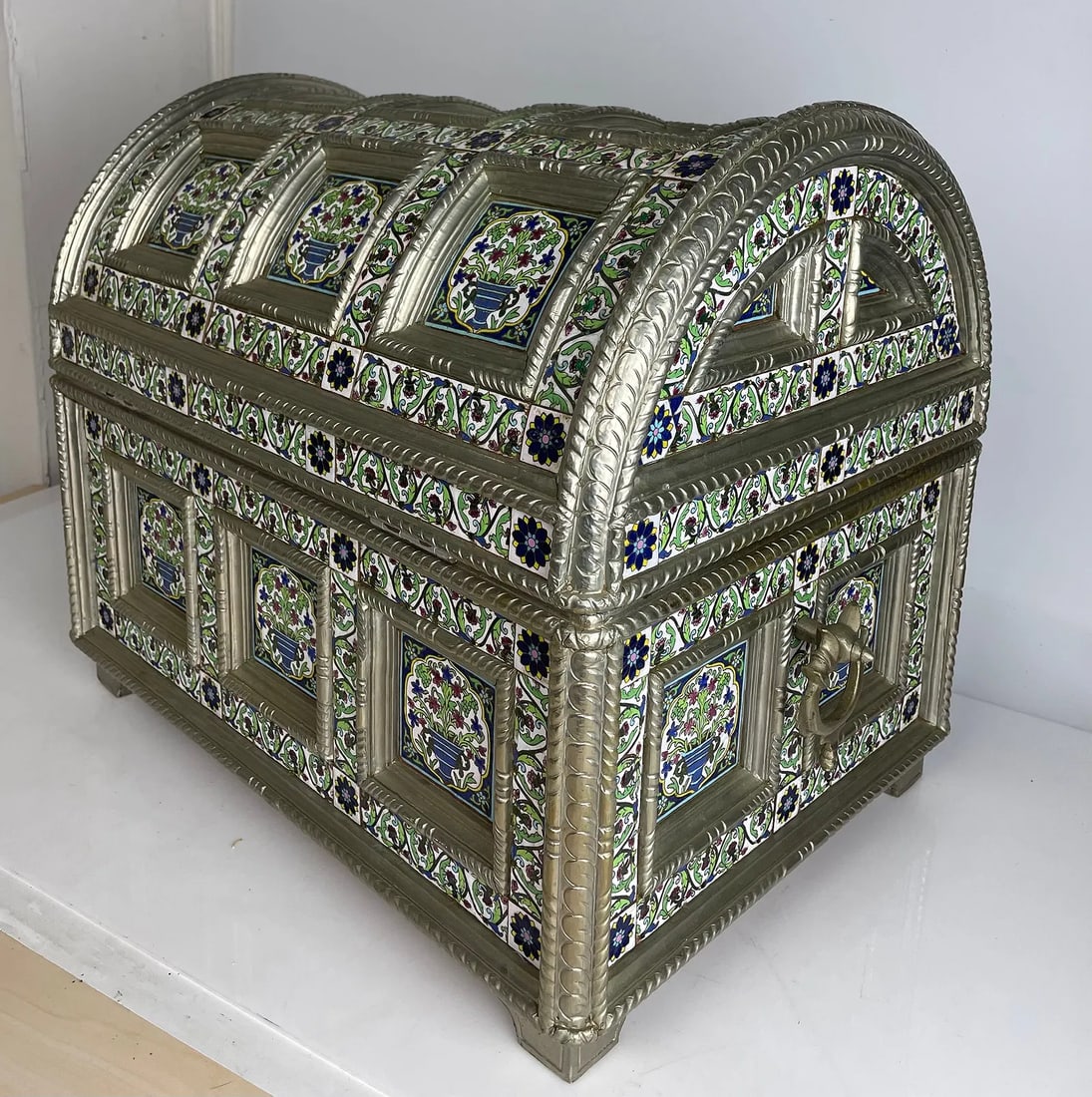 A LARGE ISLAMIC ENAMELLED BOX - 5