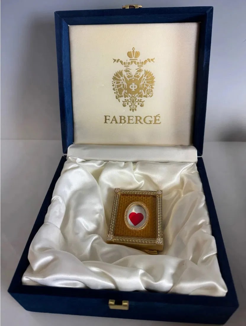IMPERIAL FABERGE ENAMEL PICTURE FRAME: In excellent condition. Estimate $500-700