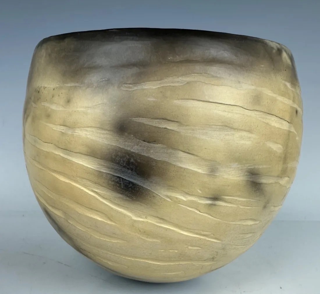 GABRIELE KOCH CONTEMPORARY STUDIO ART BOWL: Measures 7 inches d. 6.5 inches high. Estimate $1.000-1.200