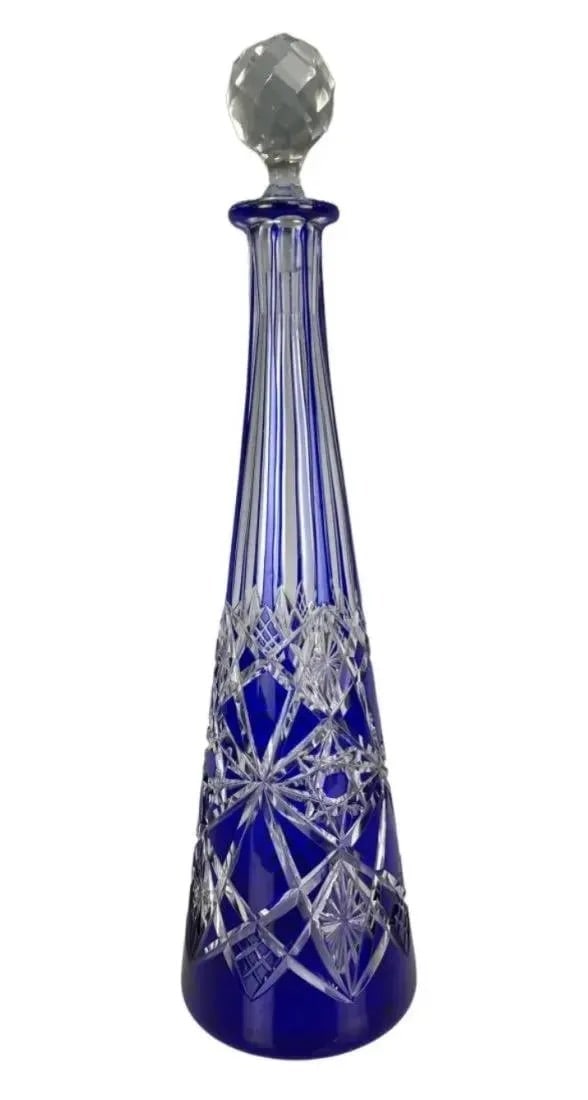 BACCARAT CUT CRYSTAL LIQUOR BOTTLE: Measures 16 inches tall. In good condition. Estimate $1.000-1.200